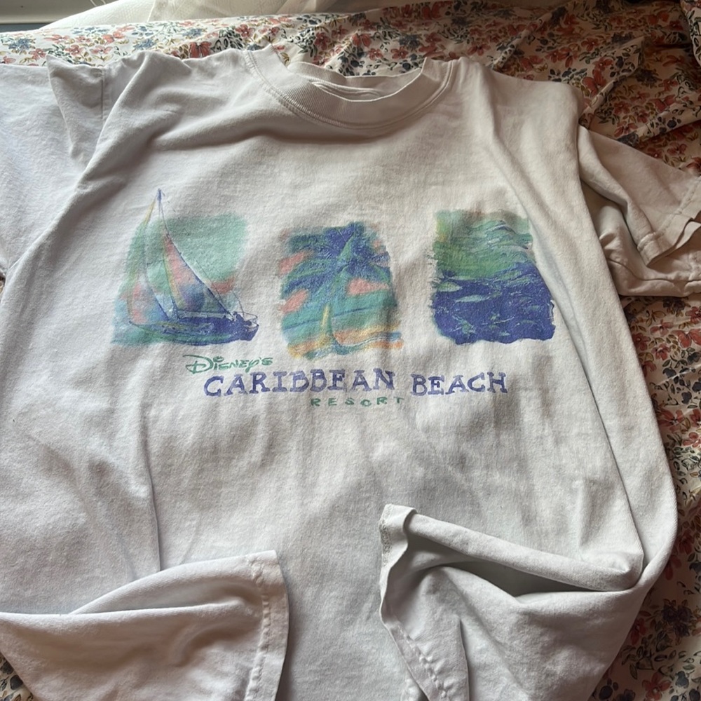 walt disney caribbean beach resort white t-shirt size small
